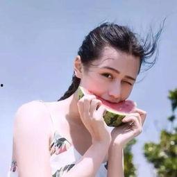 娱乐吃瓜的头像女生真人,网络红人“吃瓜女神”的真实生活