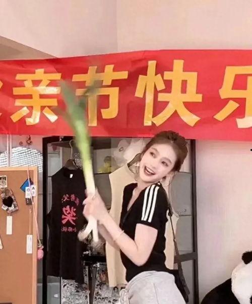 娱乐吃瓜酱兔系女友,揭秘娱乐圈背后的甜蜜秘密